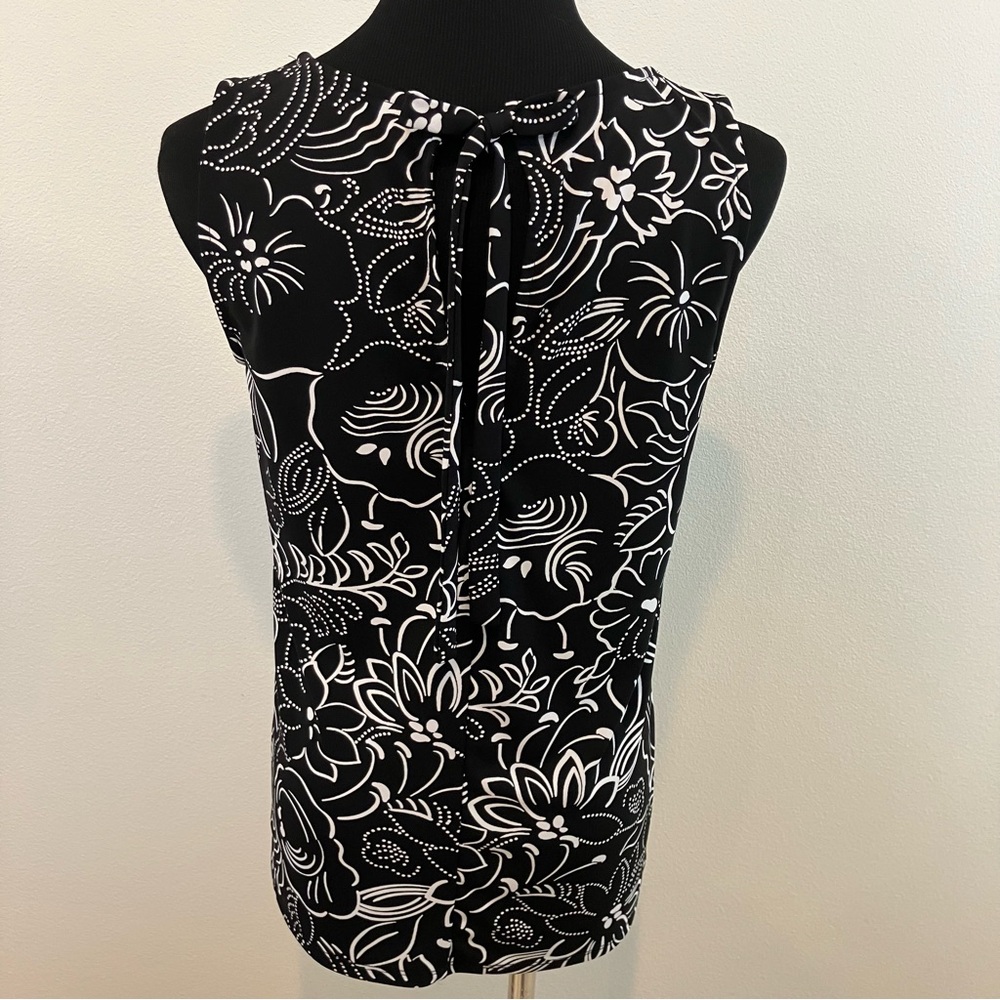 Black & White Floral Sleeveless Blouse - Picture 6 of 9